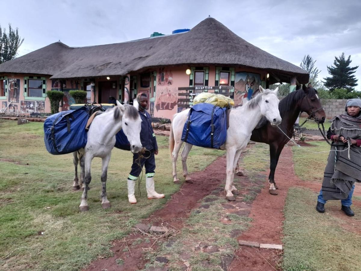 Ribaneng Lodge & Cultural Village Extérieur photo